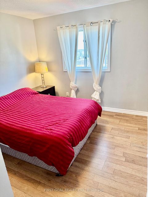 Photo 12 at 15 Little Avenue, 400 East, Barrie
