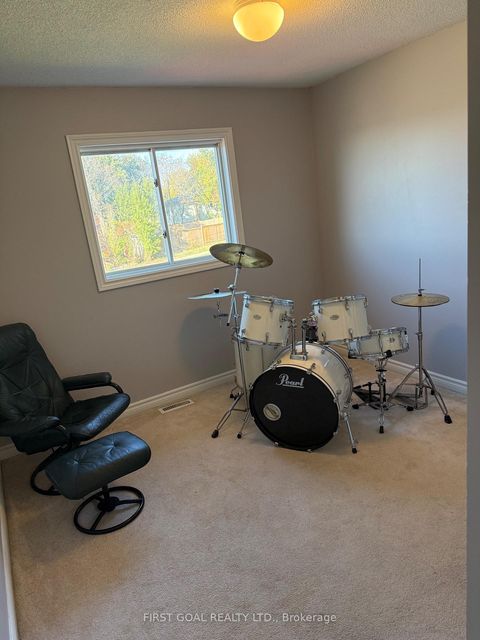 Photo 13 at 15 Little Avenue, 400 East, Barrie