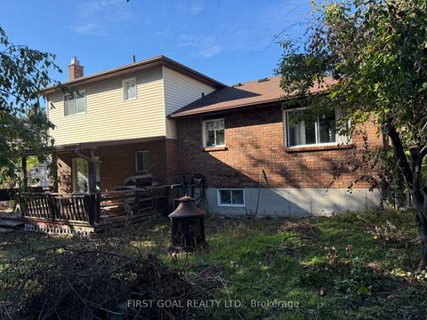 Photo 19 at 15 Little Avenue, 400 East, Barrie