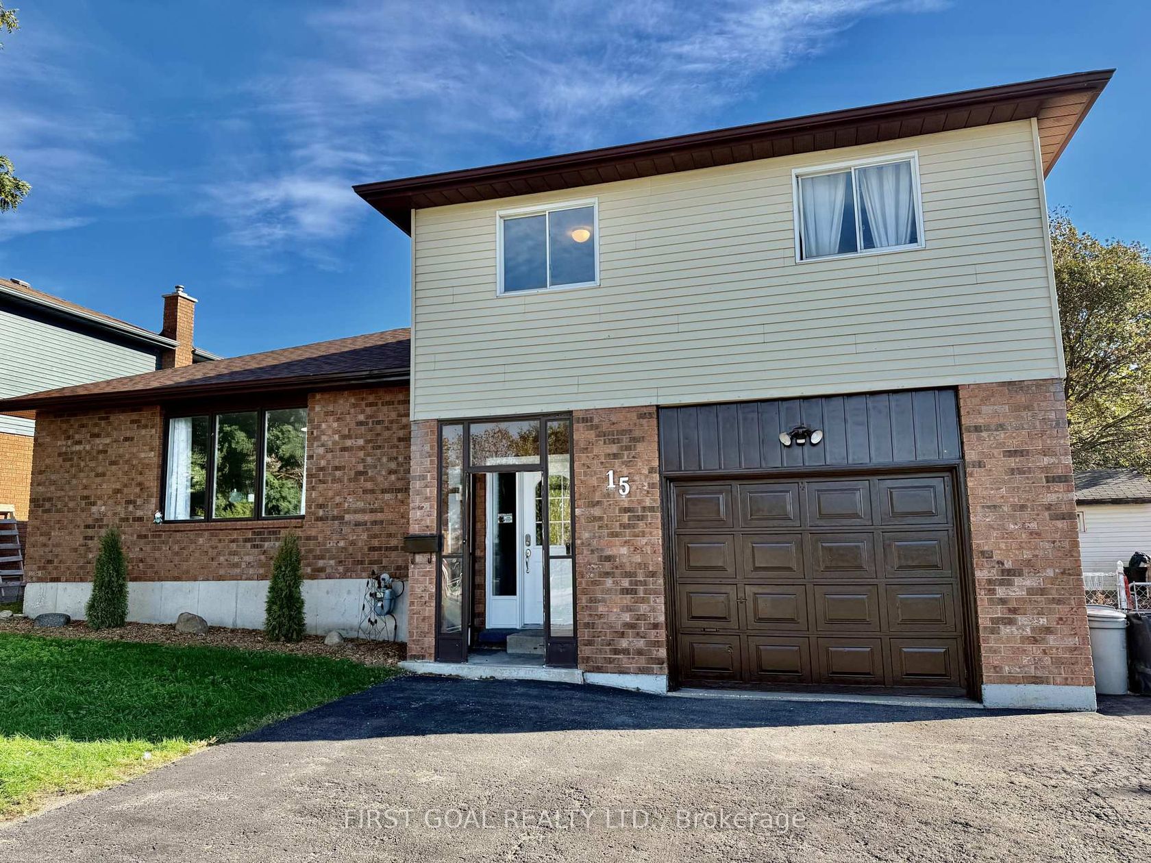 15 Little Avenue, 400 East, Barrie photo 2 15 Little Avenue, 400 East, Barrie photo 2
