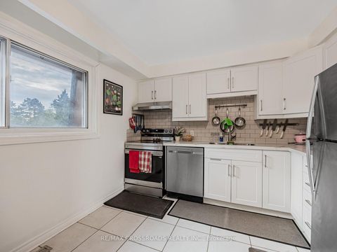 Photo 9 at 58 - 120 Beverly Glen Boulevard, L'Amoreaux, Toronto