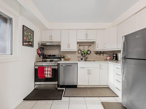 Photo 12 at 58 - 120 Beverly Glen Boulevard, L'Amoreaux, Toronto