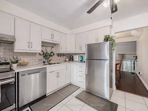 Photo 14 at 58 - 120 Beverly Glen Boulevard, L'Amoreaux, Toronto