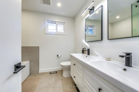 Photo 14 at 1 Laurentide Avenue, Aurora Heights, Aurora