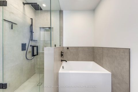 Photo 15 at 1 Laurentide Avenue, Aurora Heights, Aurora