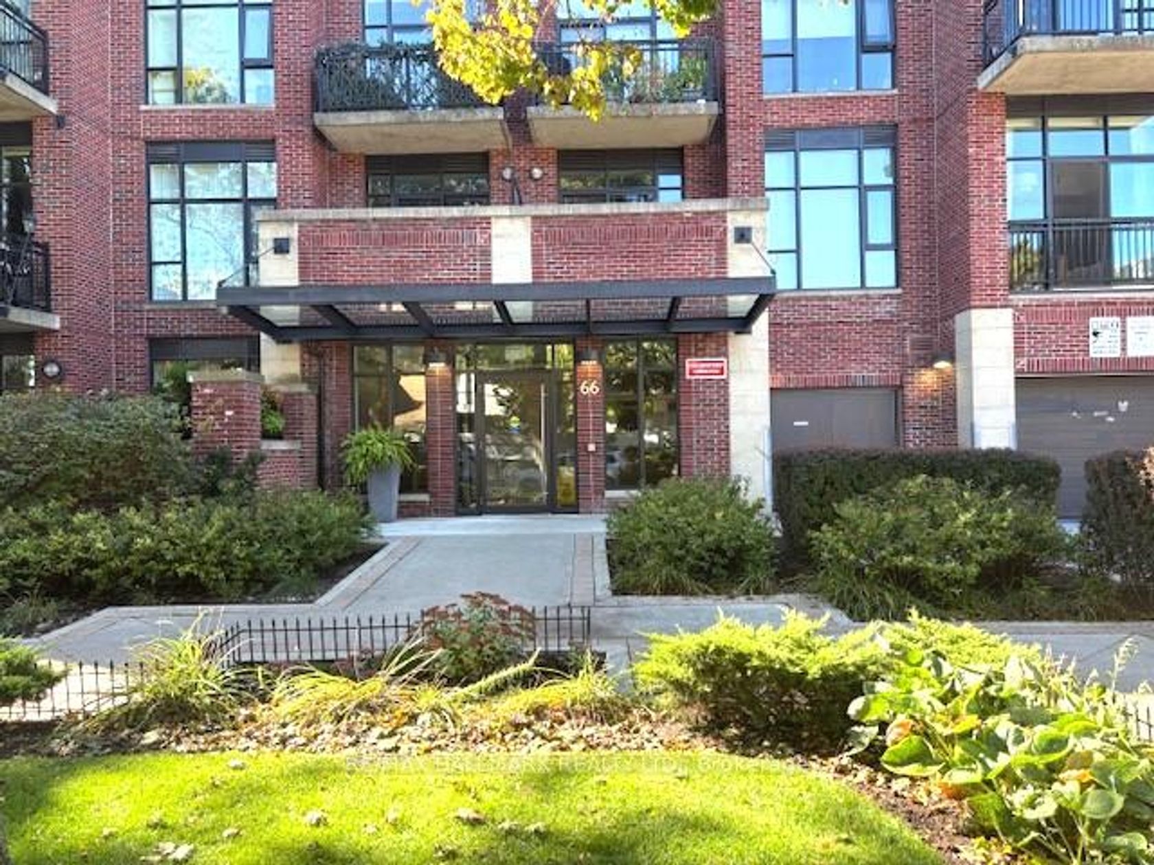 Photo 2 at 313 - 66 Kippendavie Avenue, The Beaches, Toronto Photo 2 at 313 - 66 Kippendavie Avenue, The Beaches, Toronto