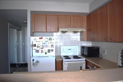 Photo 7 at 702 - 36 Lee Centre Drive, Woburn, Toronto