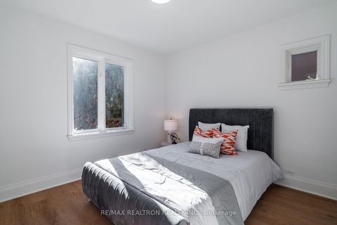 Photo 15 at 111 Sutherland Drive, Leaside, Toronto