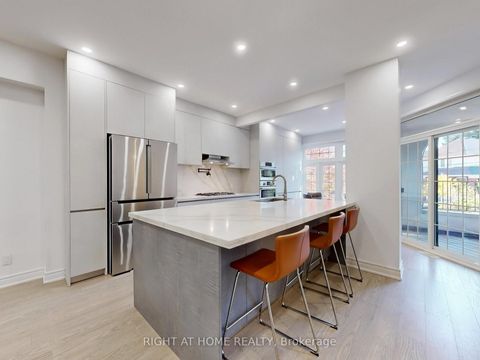 Photo 10 at 218 Erskine Avenue, Mount Pleasant East, Toronto