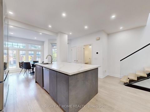 Photo 11 at 218 Erskine Avenue, Mount Pleasant East, Toronto