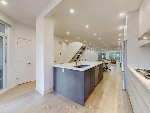 Photo 12 at 218 Erskine Avenue, Mount Pleasant East, Toronto