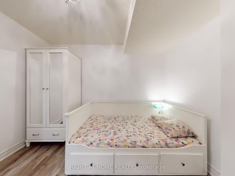 Photo 39 at 218 Erskine Avenue, Mount Pleasant East, Toronto