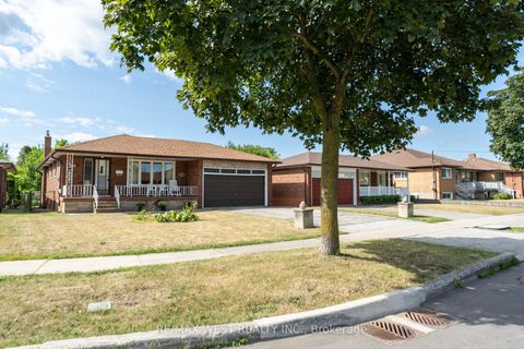 Photo 2 at 125 Honeywood Road, Jane Heights, Toronto