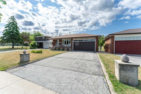 Photo 4 at 125 Honeywood Road, Jane Heights, Toronto
