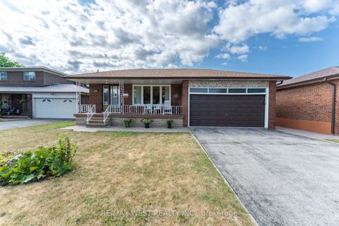 Photo 5 at 125 Honeywood Road, Jane Heights, Toronto