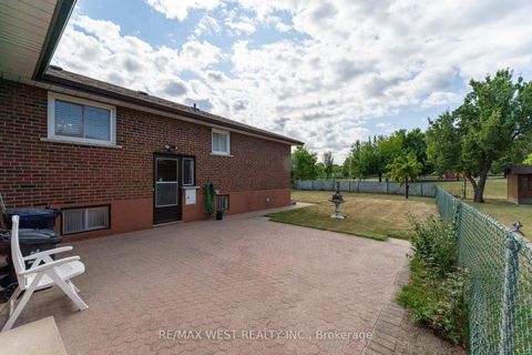 Photo 6 at 125 Honeywood Road, Jane Heights, Toronto