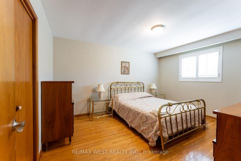 Photo 19 at 125 Honeywood Road, Jane Heights, Toronto