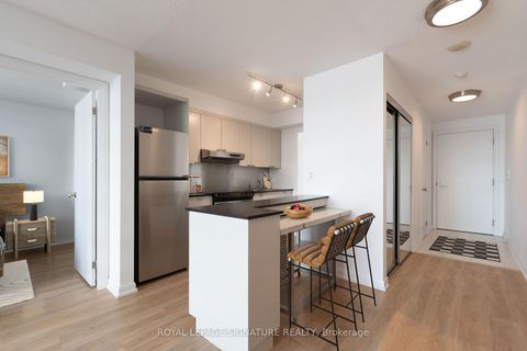 Photo 3 at 805 - 111 Elizabeth Street, Bay Street Corridor, Toronto