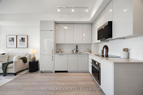 Photo 12 at 2521 - 10 Abeja Street, Concord, Vaughan