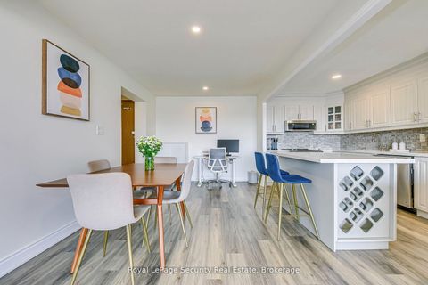 Photo 10 at 2005 - 260 Scarlett Road, Smythe, Toronto