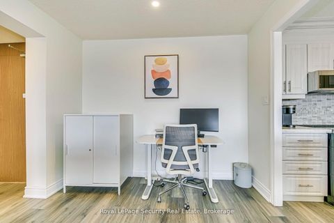 Photo 11 at 2005 - 260 Scarlett Road, Smythe, Toronto