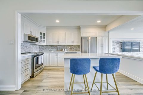 Photo 12 at 2005 - 260 Scarlett Road, Smythe, Toronto