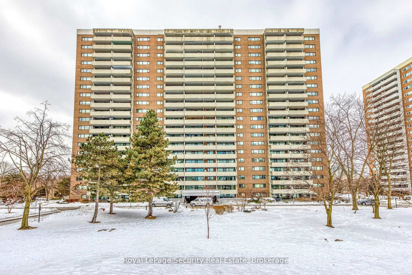 2005 - 260 Scarlett Road, Smythe, Toronto photo number 2