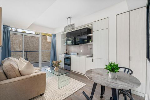 Photo 9 at 303 - 6 Parkwood Avenue, Casa Loma, Toronto