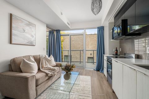 Photo 10 at 303 - 6 Parkwood Avenue, Casa Loma, Toronto