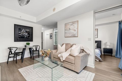 Photo 14 at 303 - 6 Parkwood Avenue, Casa Loma, Toronto