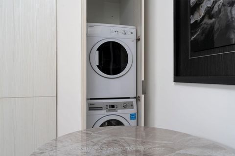 Photo 17 at 303 - 6 Parkwood Avenue, Casa Loma, Toronto