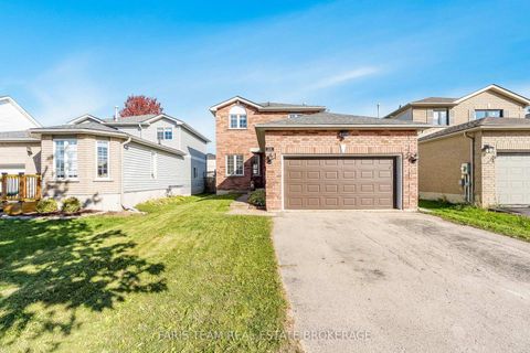 Photo 2 at 220 Churchland Drive, Holly, Barrie