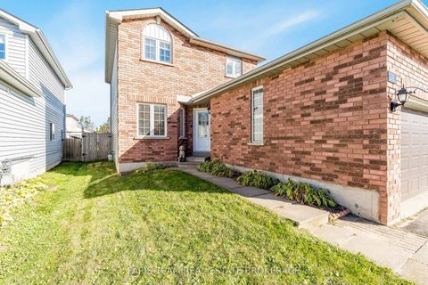 Photo 3 at 220 Churchland Drive, Holly, Barrie