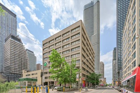 Photo 32 at 413 - 555 Yonge Street, Yonge Corridor, Toronto