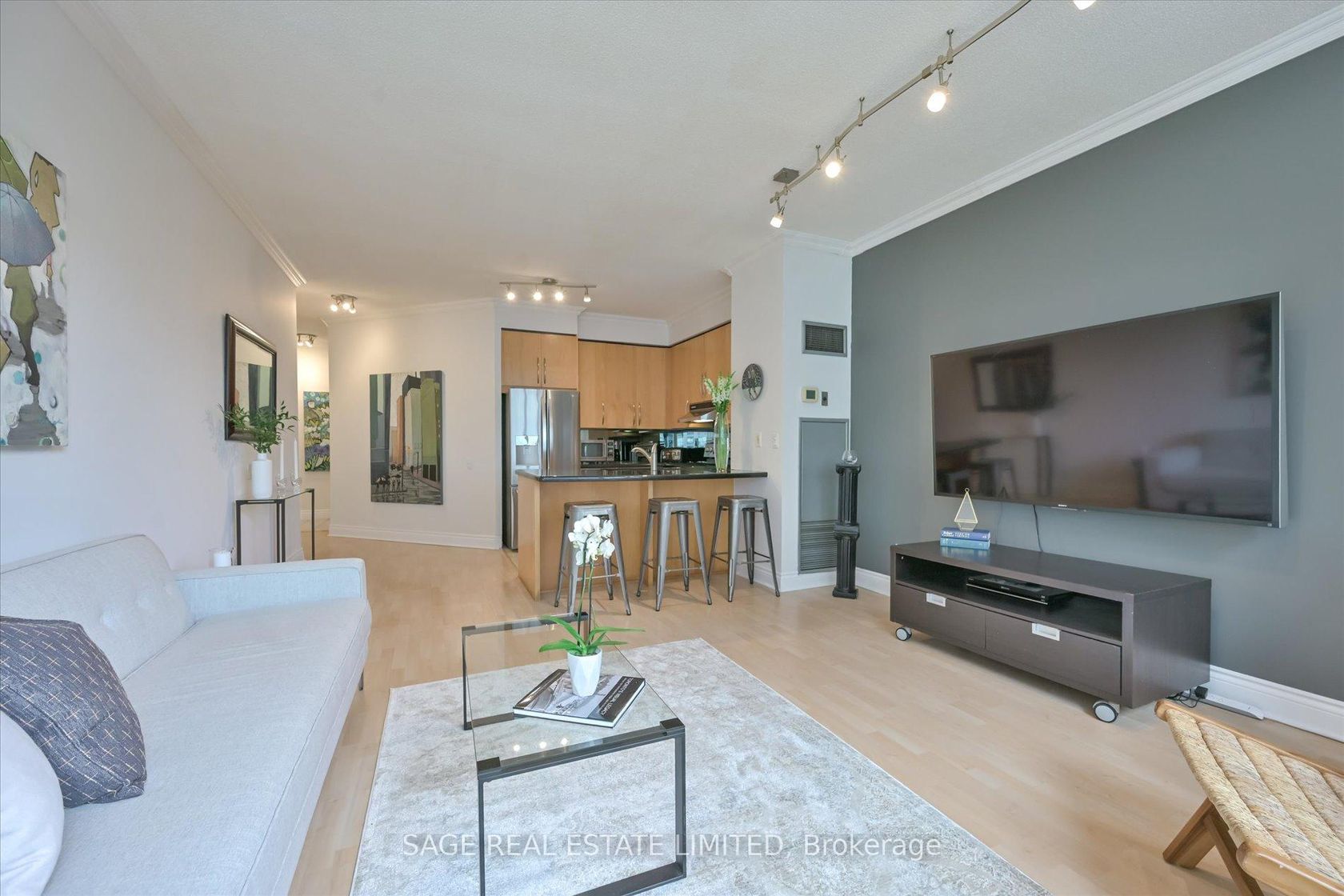 Photo 8 at 413 - 555 Yonge Street, Yonge Corridor, Toronto Photo 8 at 413 - 555 Yonge Street, Yonge Corridor, Toronto