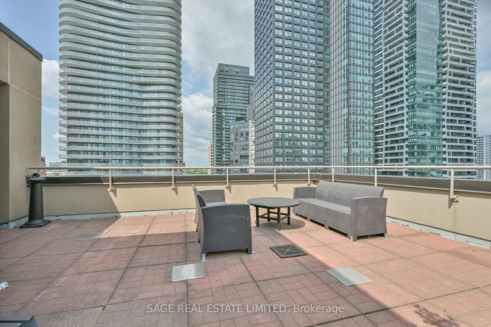 Photo 25 at 413 - 555 Yonge Street, Yonge Corridor, Toronto Photo 25 at 413 - 555 Yonge Street, Yonge Corridor, Toronto