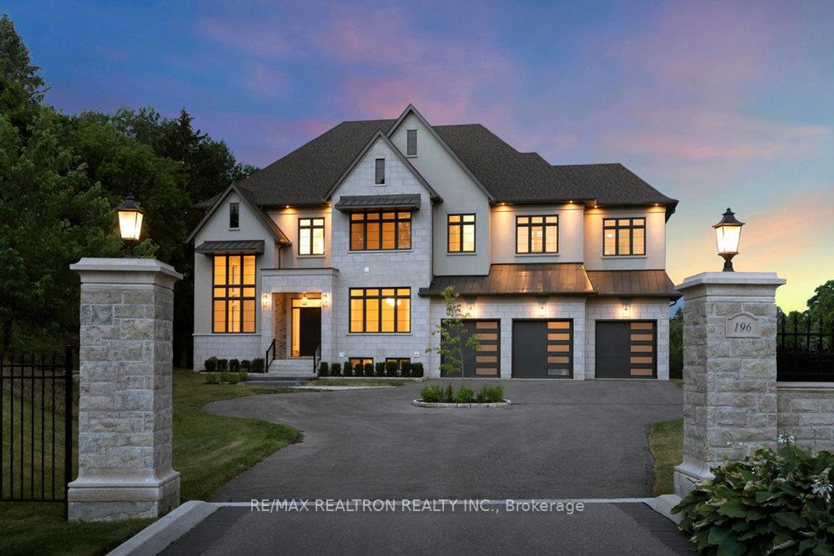 196 Kennedy Street W, Aurora Village, Aurora photo number 2