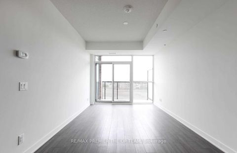 Photo 3 at 416 - 681 Yonge Street, Painswick South, Barrie