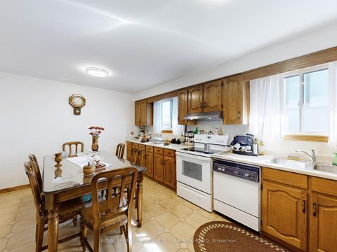 Photo 11 at 63 Melbert Road, West Deane, Toronto