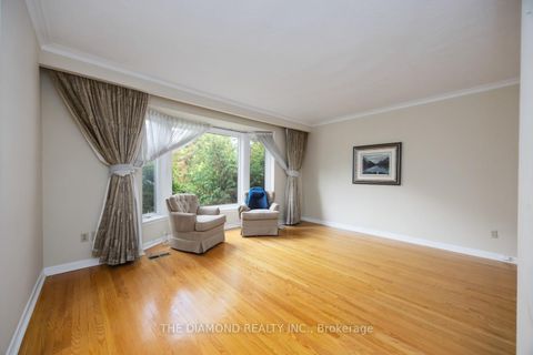 Photo 3 at 265 Woodsworth Road, Windfields, Toronto