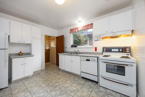 Photo 9 at 265 Woodsworth Road, Windfields, Toronto