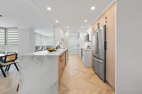 Photo 16 at 304 - 7 Townsgate Drive, Yorkhill, Vaughan