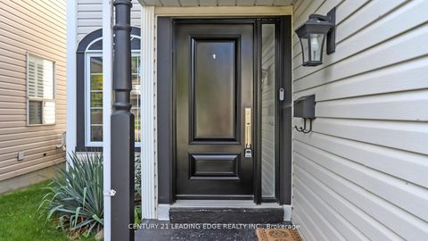 Photo 3 at 929 Glenbourne Court, Pinecrest, Oshawa