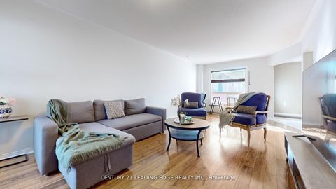 Photo 4 at 929 Glenbourne Court, Pinecrest, Oshawa