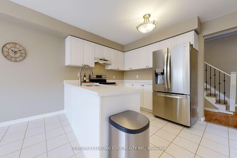 Photo 8 at 929 Glenbourne Court, Pinecrest, Oshawa