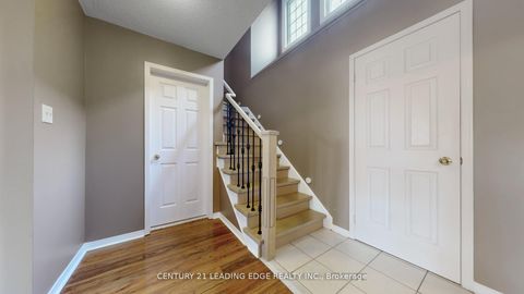 Photo 11 at 929 Glenbourne Court, Pinecrest, Oshawa