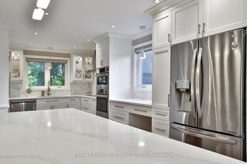 Photo 4 at 21 Meadowglade Crescent, Henry Farm, Toronto