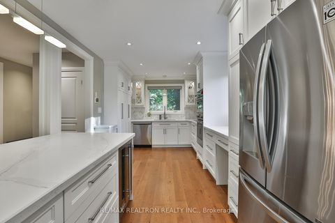 Photo 5 at 21 Meadowglade Crescent, Henry Farm, Toronto