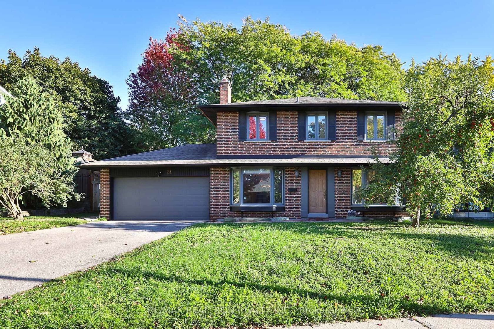 21 Meadowglade Crescent, Henry Farm, Toronto 