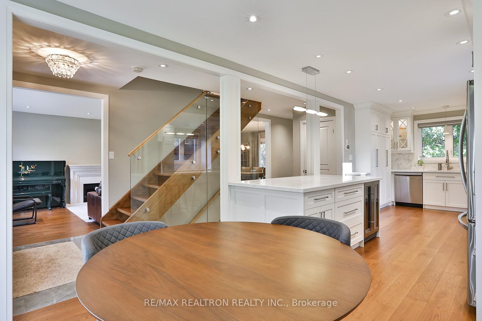 Photo 11 at 21 Meadowglade Crescent, Henry Farm, Toronto Photo 11 at 21 Meadowglade Crescent, Henry Farm, Toronto